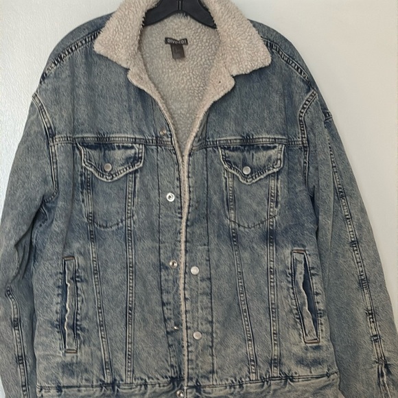 Distressed fleece lined denim jacket size M unisex - Picture 2 of 10